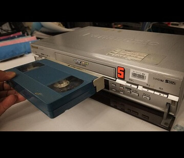 VCR(Video Cassette Recorder) Player