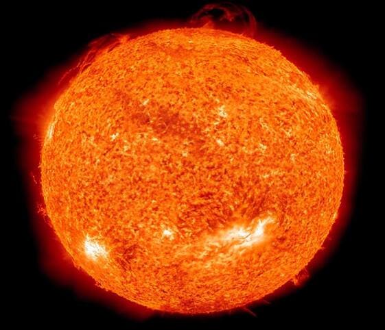 Sun A bright sun radiates warmth and light in a clear space.